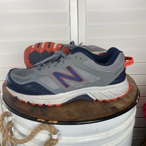 Men’s New Balance size 8 athletic shoes
